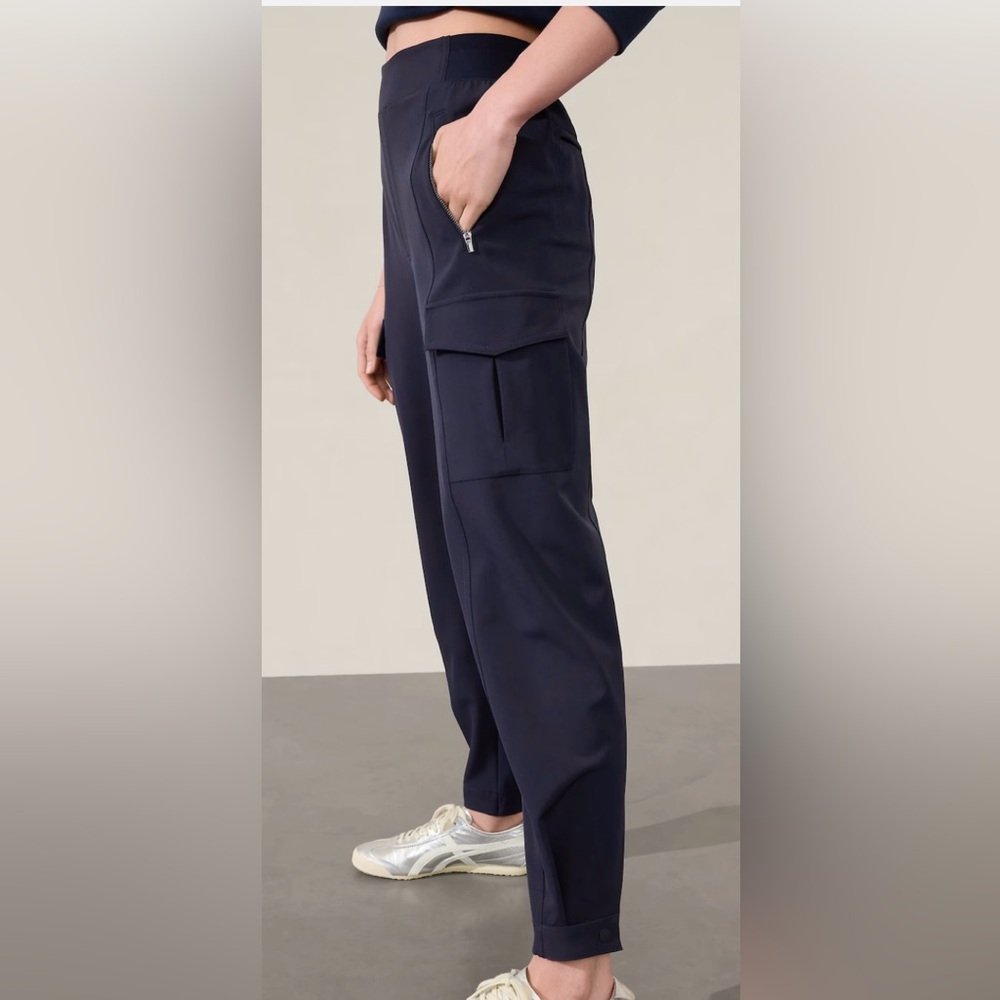NWT Athleta High Rise Endless Cargo Pants, Navy, Size 12, Loose fit